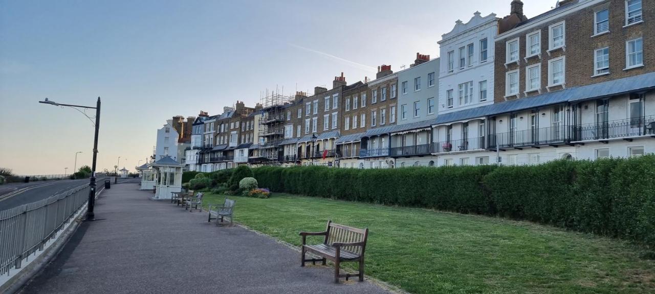 Diamond Harbour - Whole Huge Apartment - Wifi - Beach - Ramsgate Town Eksteriør billede